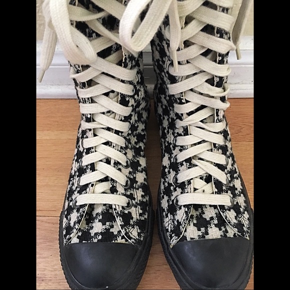 Converse - Picture 2 of 5